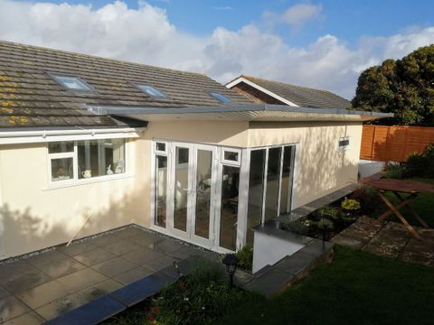 New, contemporary, extension